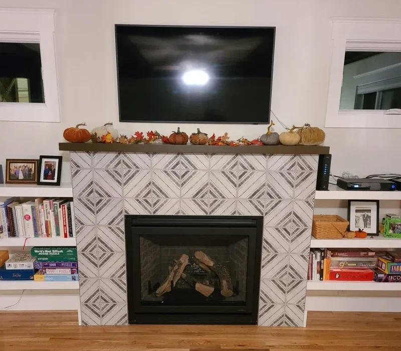 Cozy Living Space with Modern Fireplace scaled e1723114127742.jpg e1738858116870